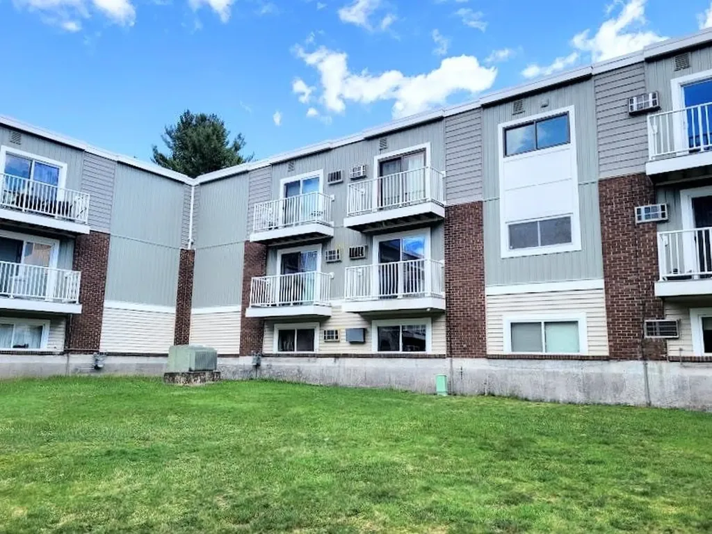68e Constitution Drive Londonderry NH 03053