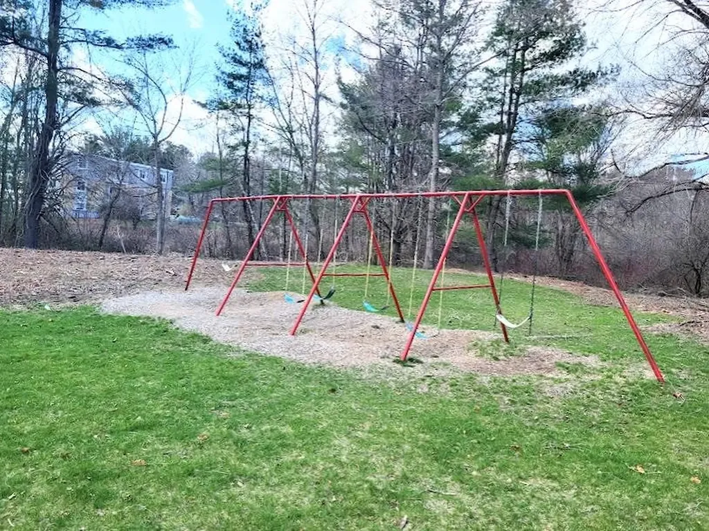 68e Constitution Drive Londonderry NH 03053