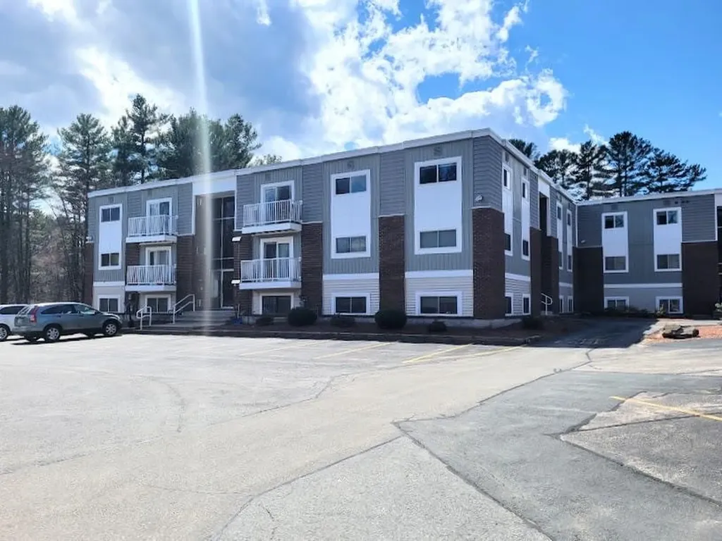 68e Constitution Drive Londonderry NH 03053