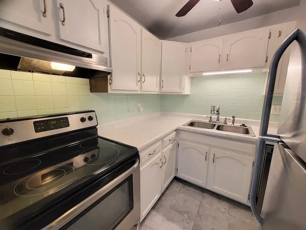 68e Constitution Drive Londonderry NH 03053