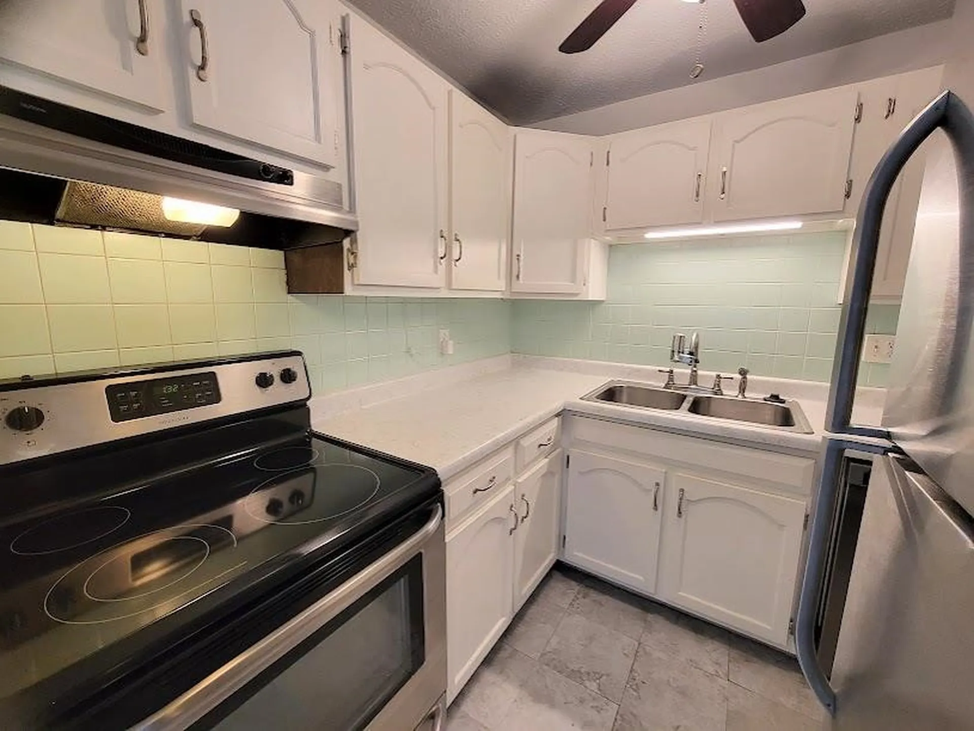 68e Constitution Drive Londonderry NH 03053