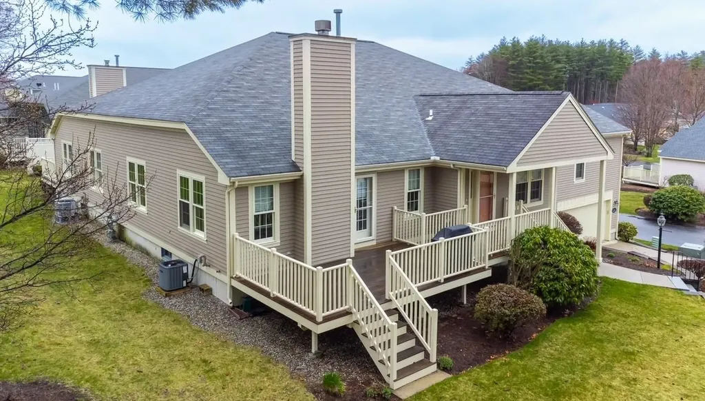 17 Kittanset Road Bedford NH 03110