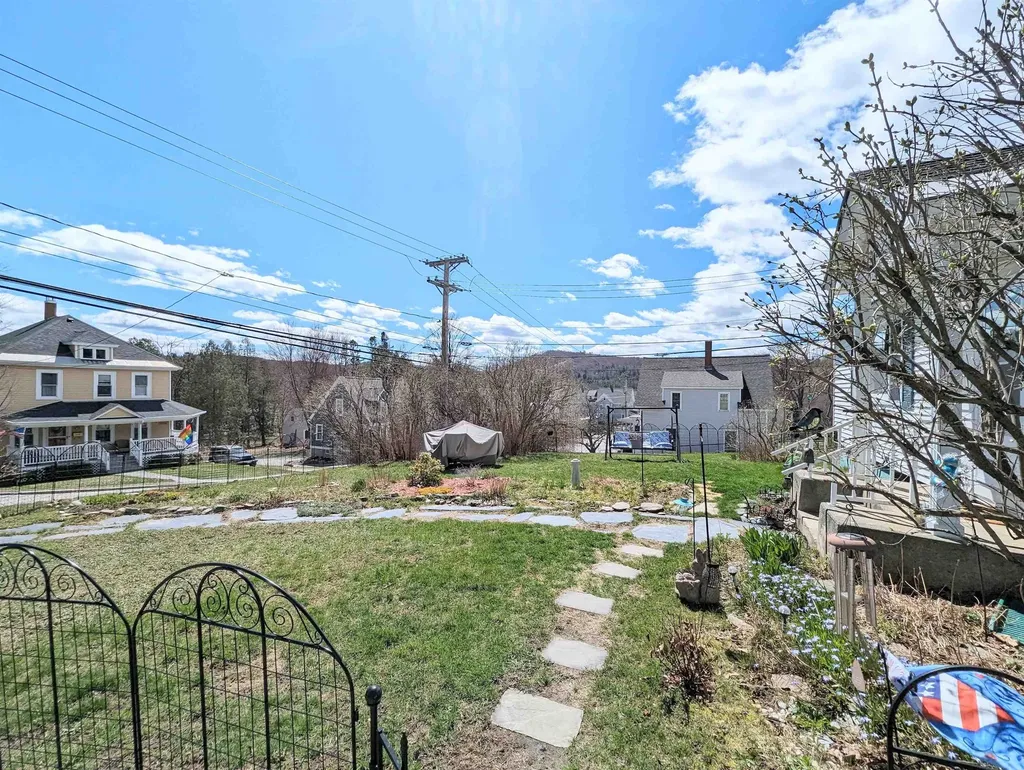 127 Pleasant Street Littleton NH 03561