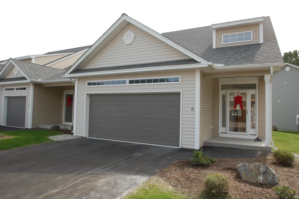 6 Chesterfield Lane Londonderry NH 03053