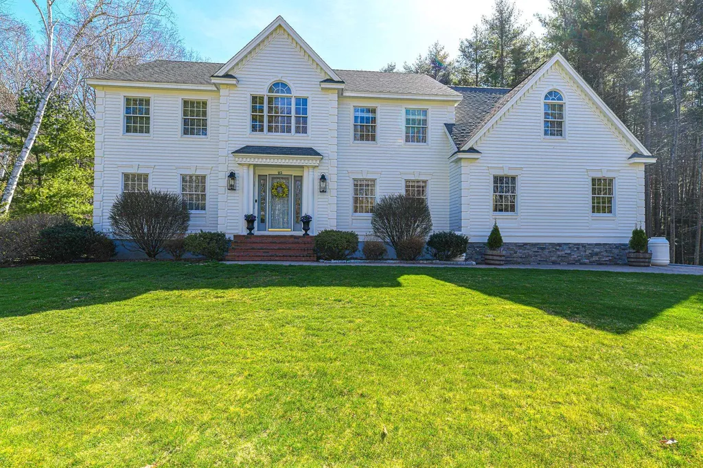 25 Fieldstone Circle Hampton NH 03842-1172