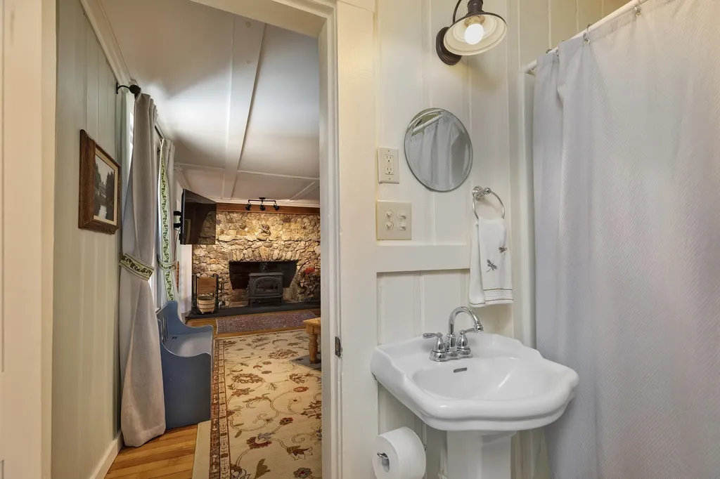 13 Harvey Road Sutton NH 03260