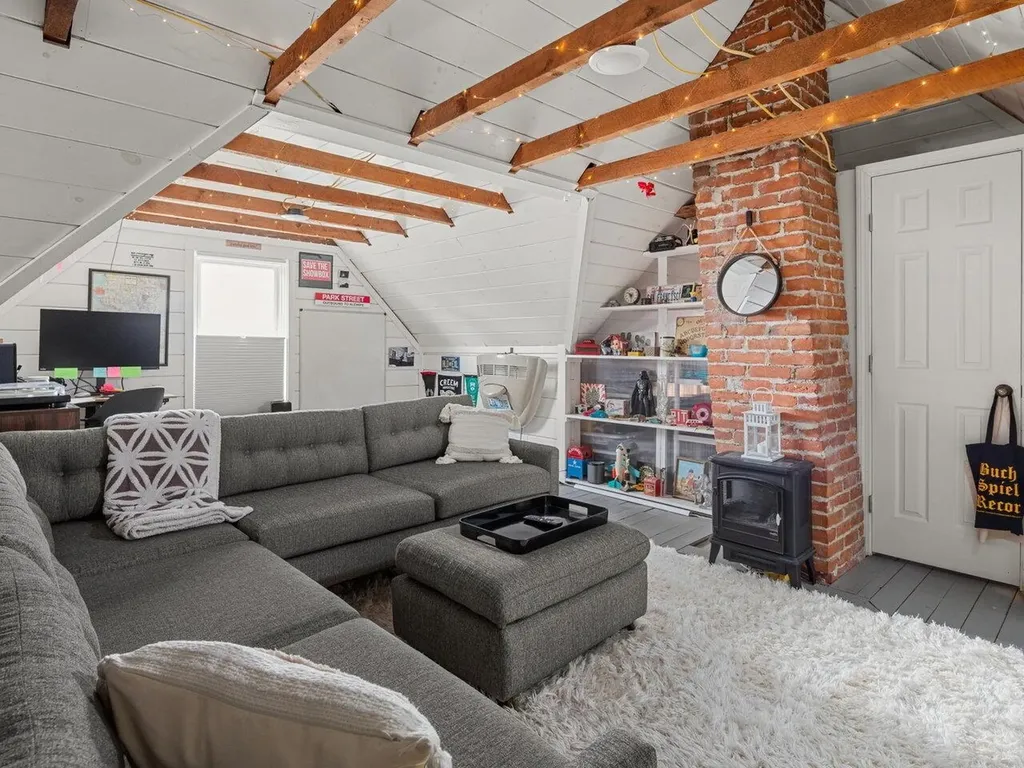 76 Brookes Avenue Burlington VT 05401