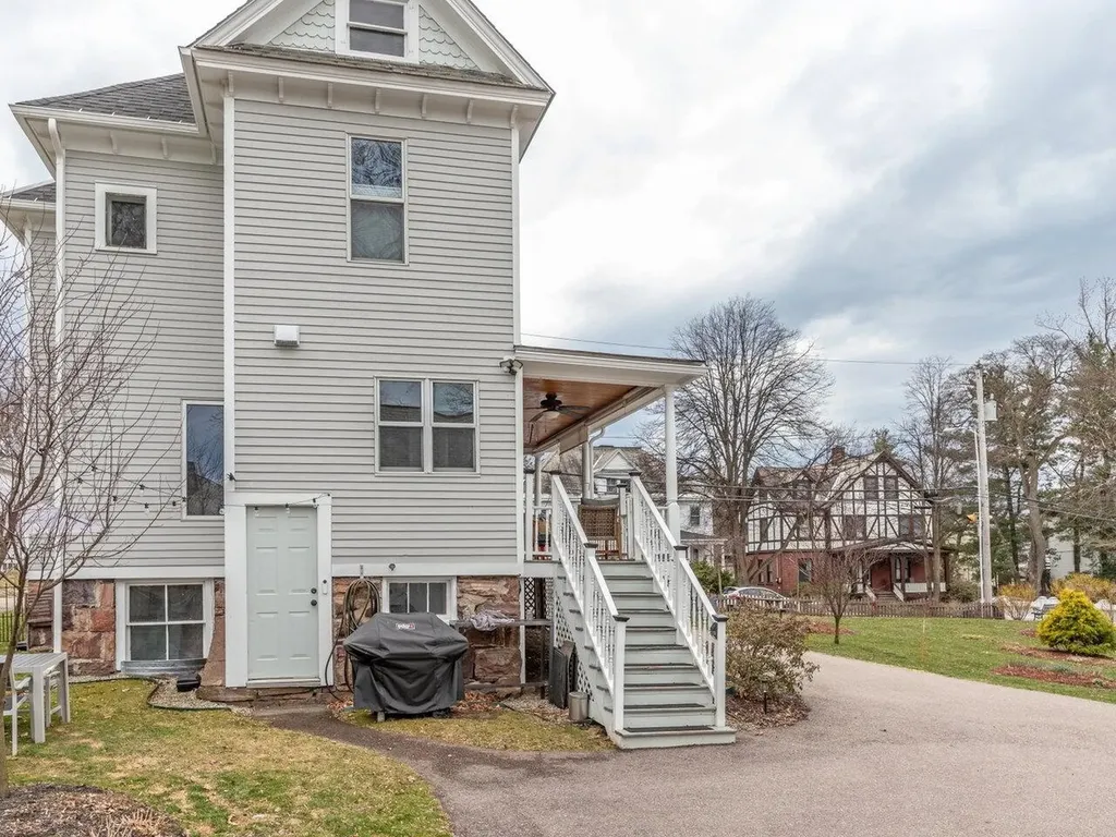 76 Brookes Avenue Burlington VT 05401