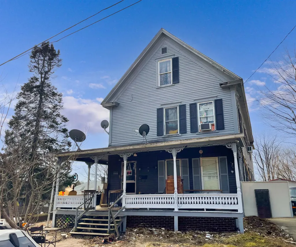 22 Charles Street Franklin NH 03235