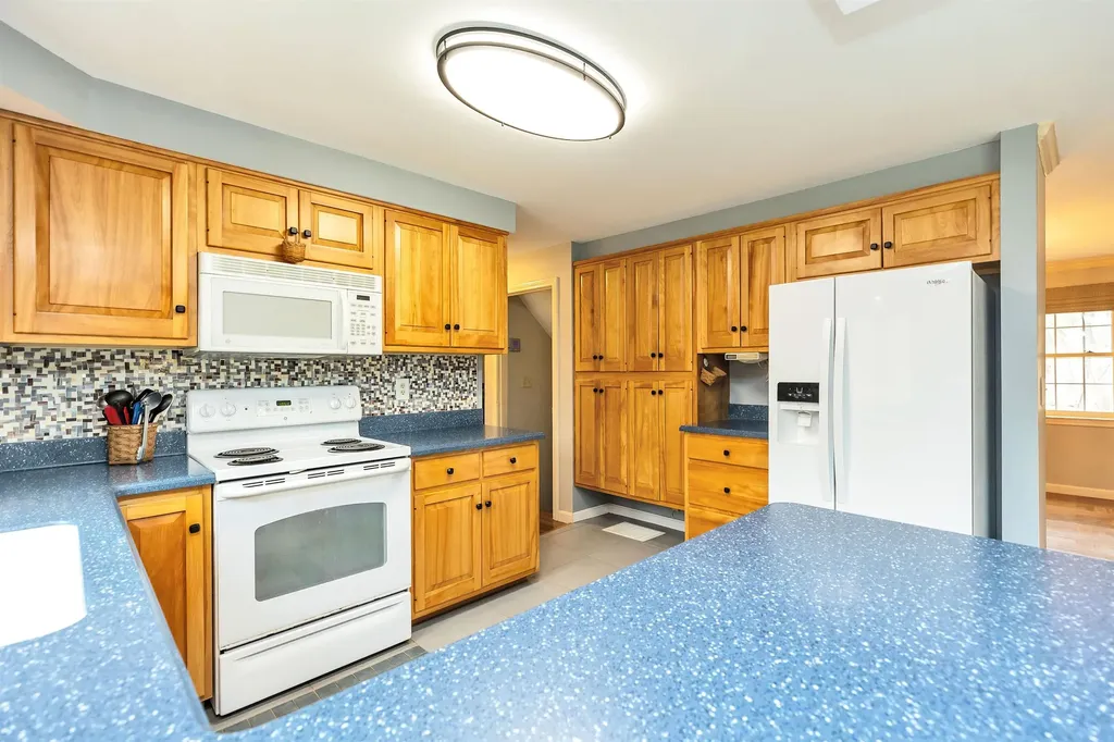 6 Woodbine Lane Merrimack NH 03054