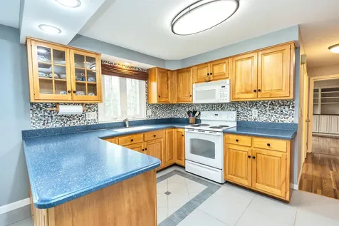 6 Woodbine Lane Merrimack NH 03054
