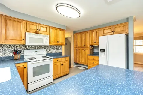 6 Woodbine Lane Merrimack NH 03054
