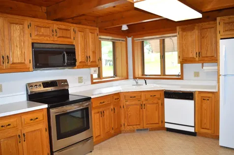 23 Knoll Street Newport NH 03773