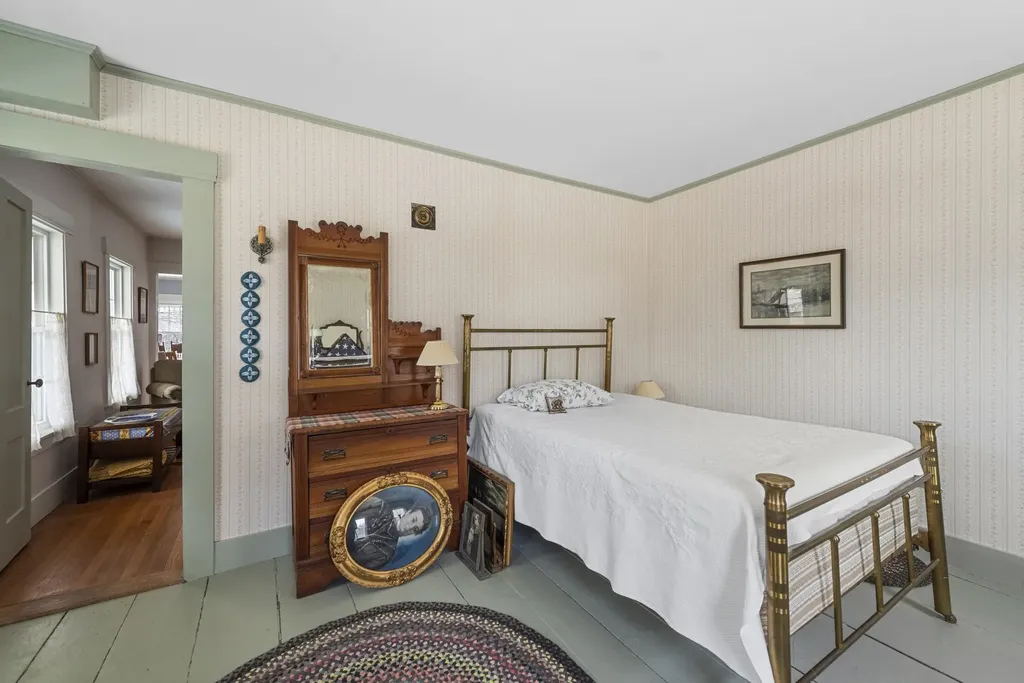 191 N. Main Street Bristol NH 03222