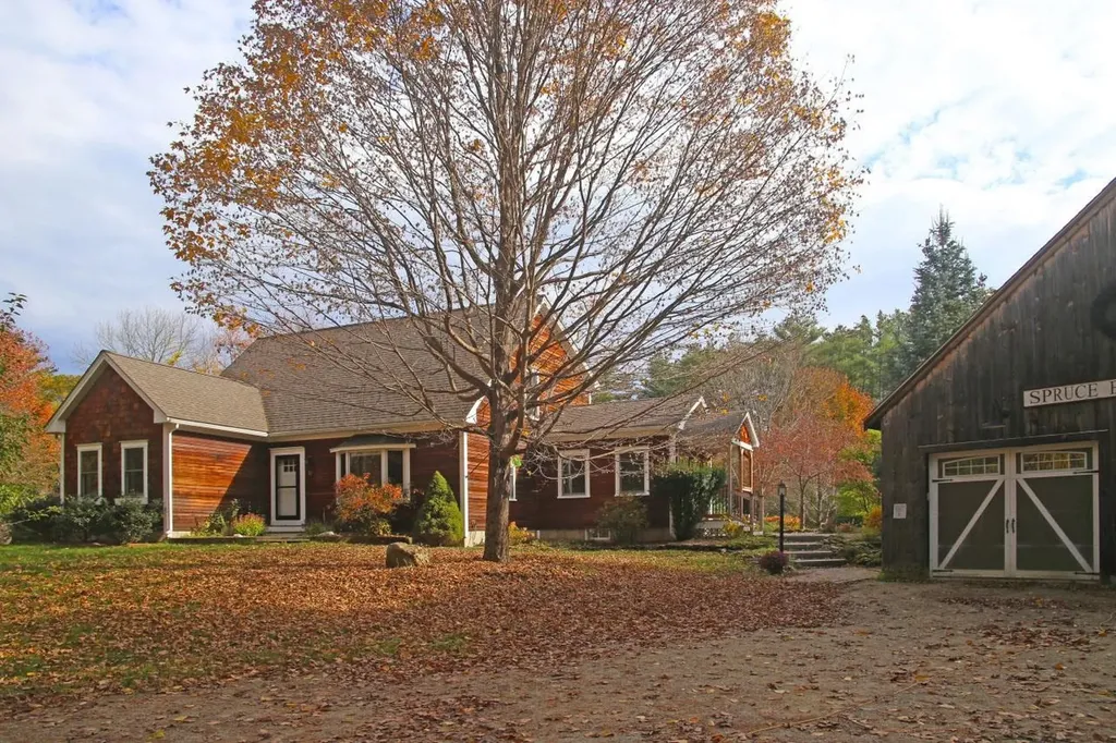 52 Old Settlers Road Barrington NH 03825