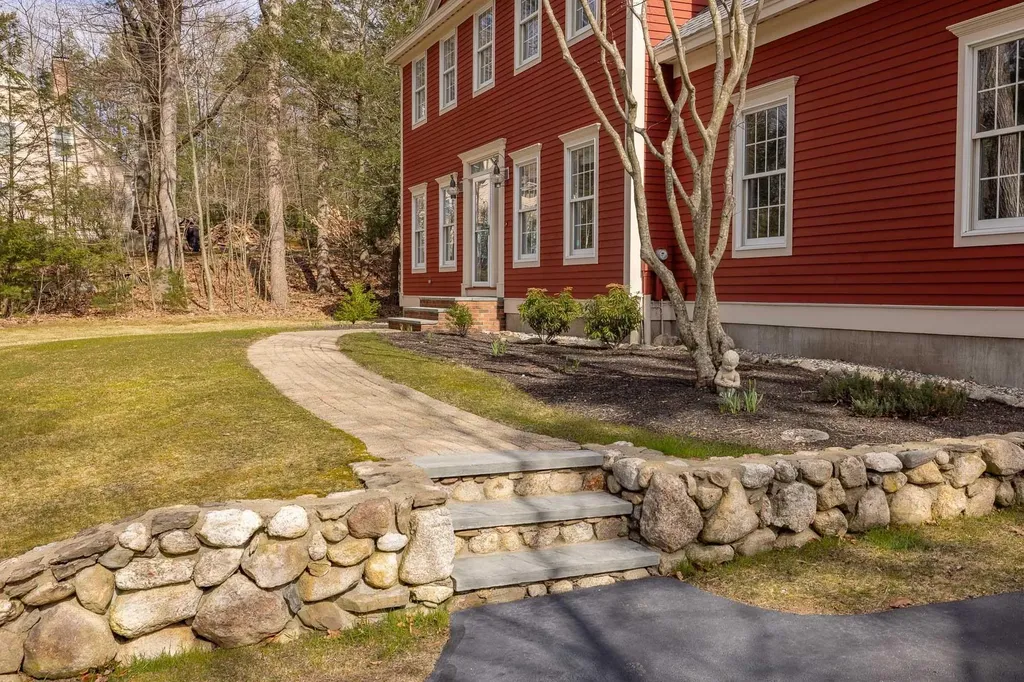 14 Boutilier Lane North Hampton NH 03862