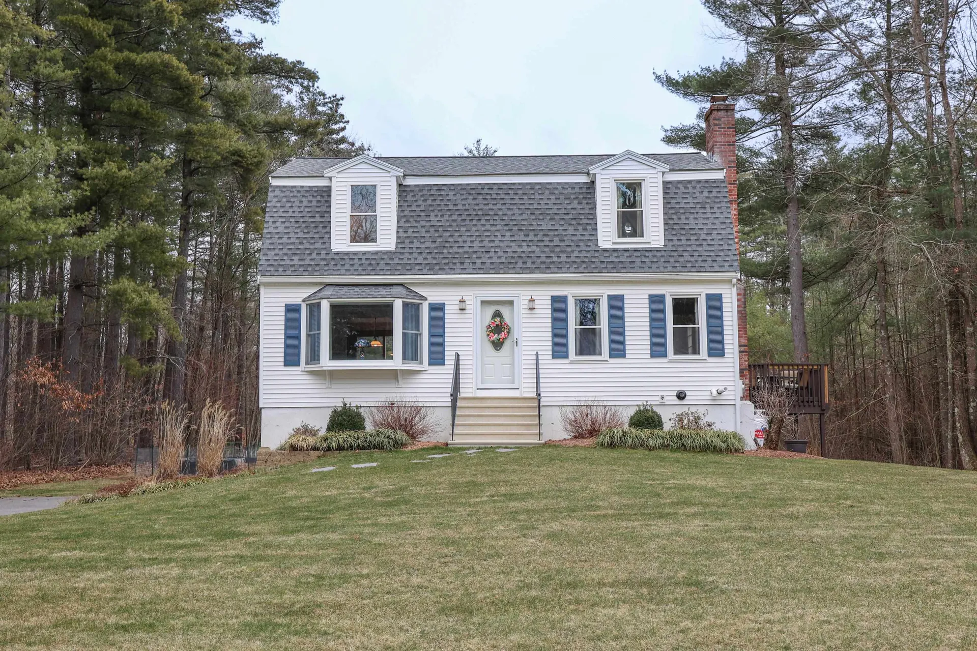 17 Fairway Road Londonderry NH 03053-2567