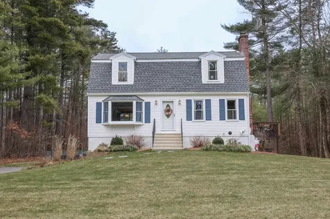 17 Fairway Road Londonderry NH 03053-2567
