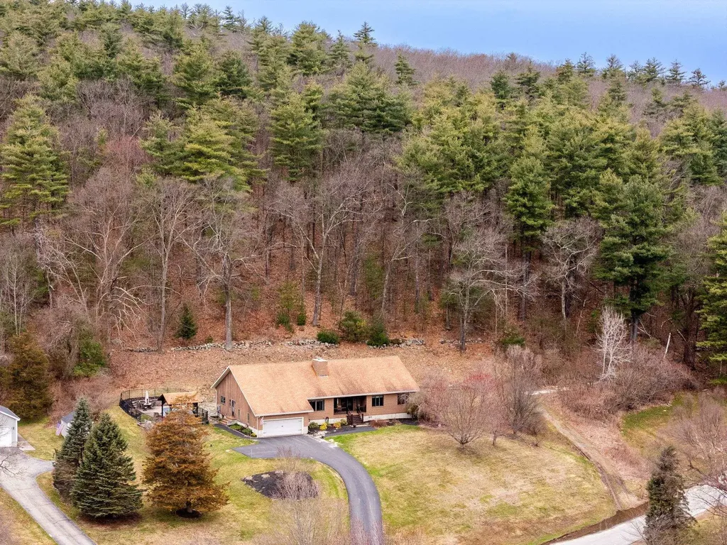 5 Overlook Drive Pelham NH 03076