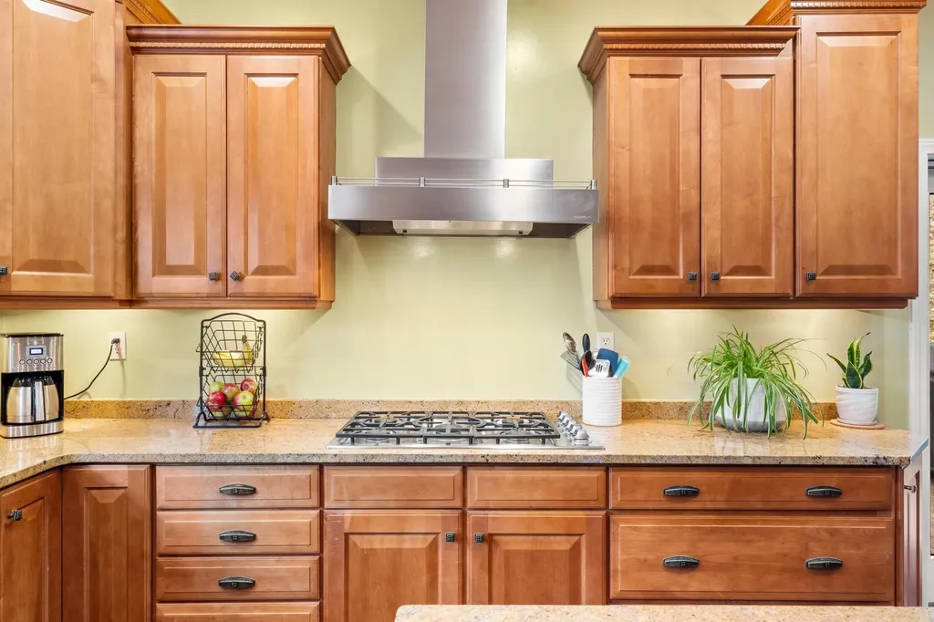 5 Overlook Drive Pelham NH 03076