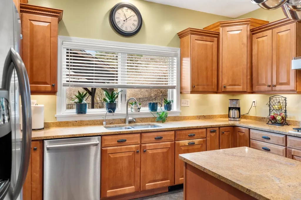 5 Overlook Drive Pelham NH 03076