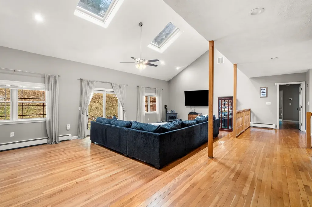 5 Overlook Drive Pelham NH 03076