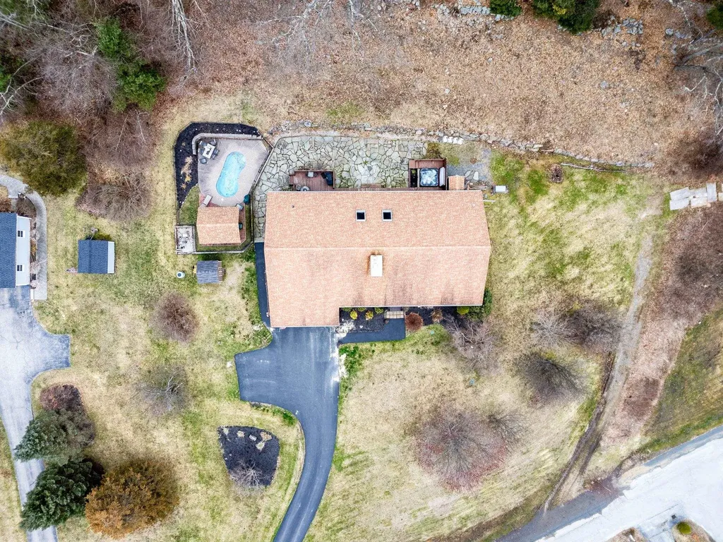 5 Overlook Drive Pelham NH 03076