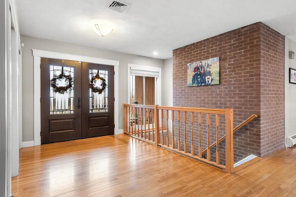 5 Overlook Drive Pelham NH 03076