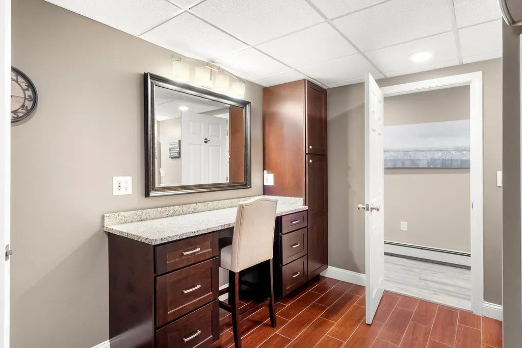 5 Overlook Drive Pelham NH 03076