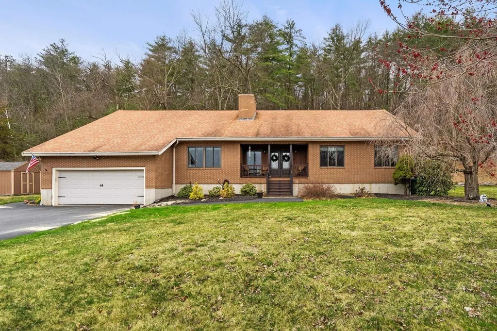 5 Overlook Drive Pelham NH 03076