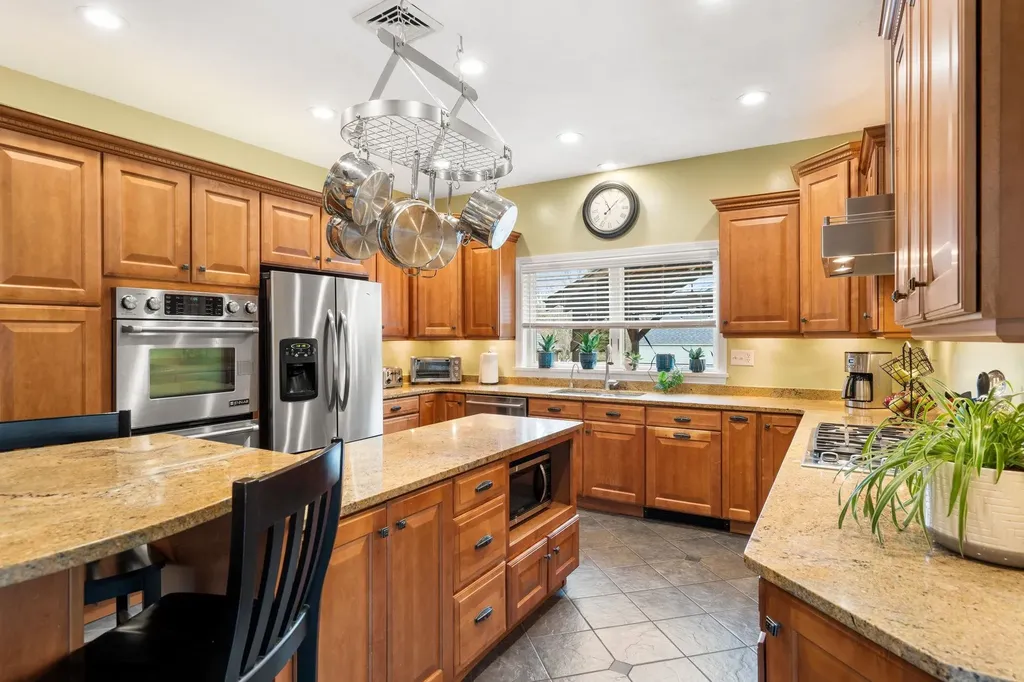 5 Overlook Drive Pelham NH 03076