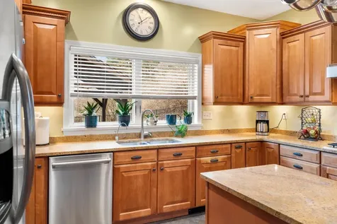 5 Overlook Drive Pelham NH 03076