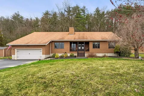5 Overlook Drive Pelham NH 03076