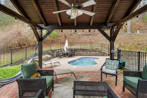 5 Overlook Drive Pelham NH 03076