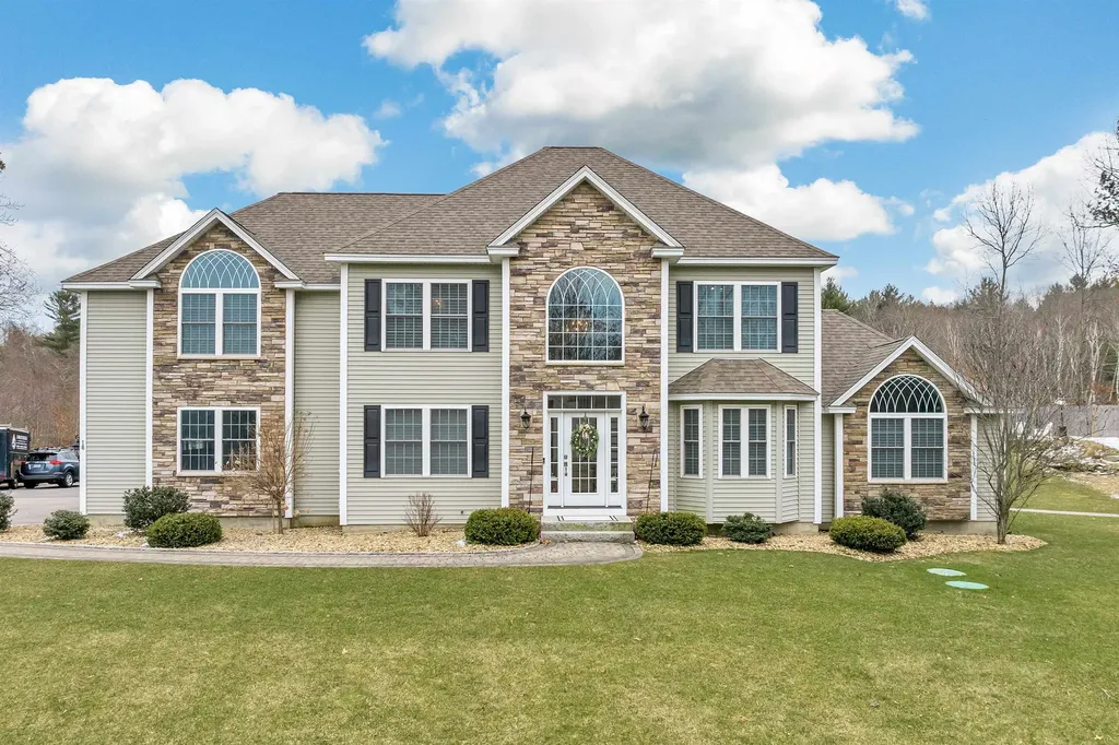 18 Senter Farm Road Hudson NH 03051