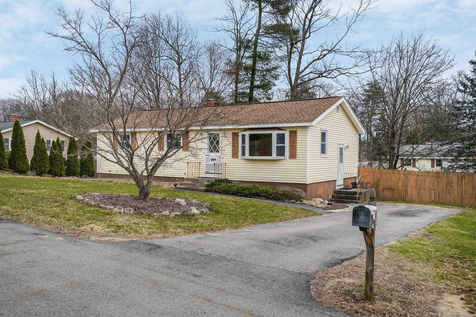 28 Pittsburgh Drive Nashua NH 03062-3631