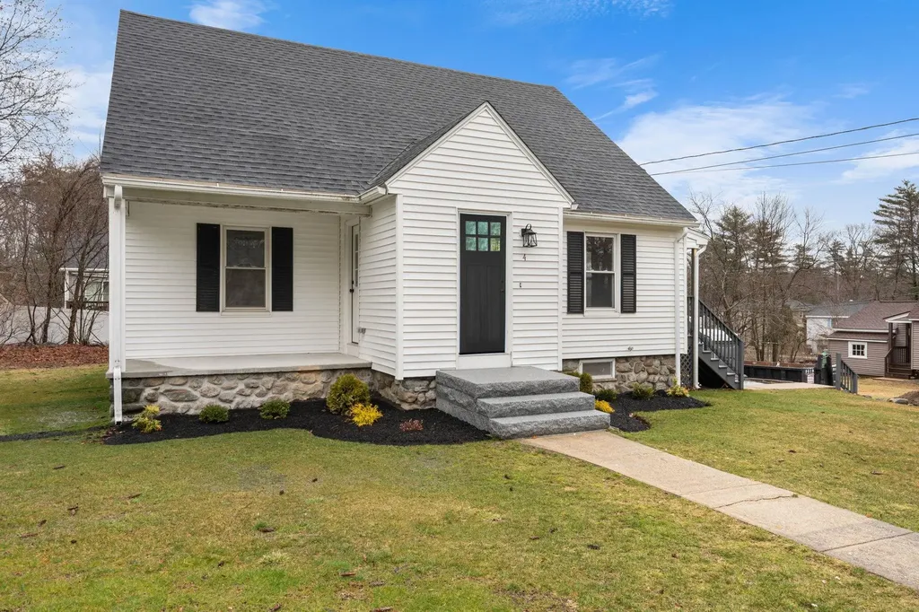 4 Taylor Street Salem NH 03079
