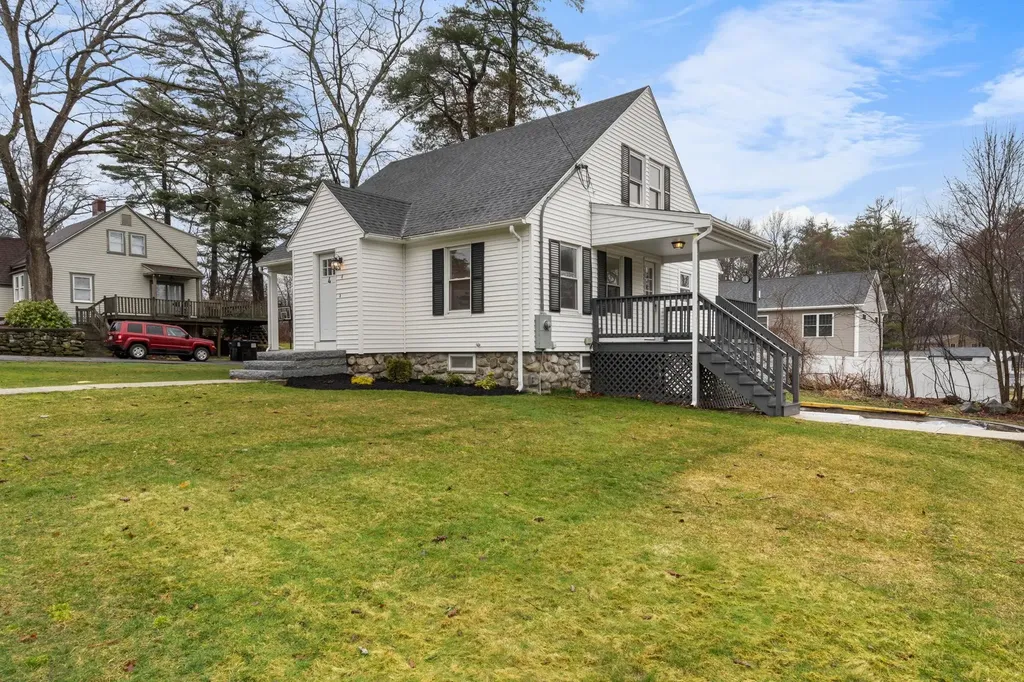 4 Taylor Street Salem NH 03079
