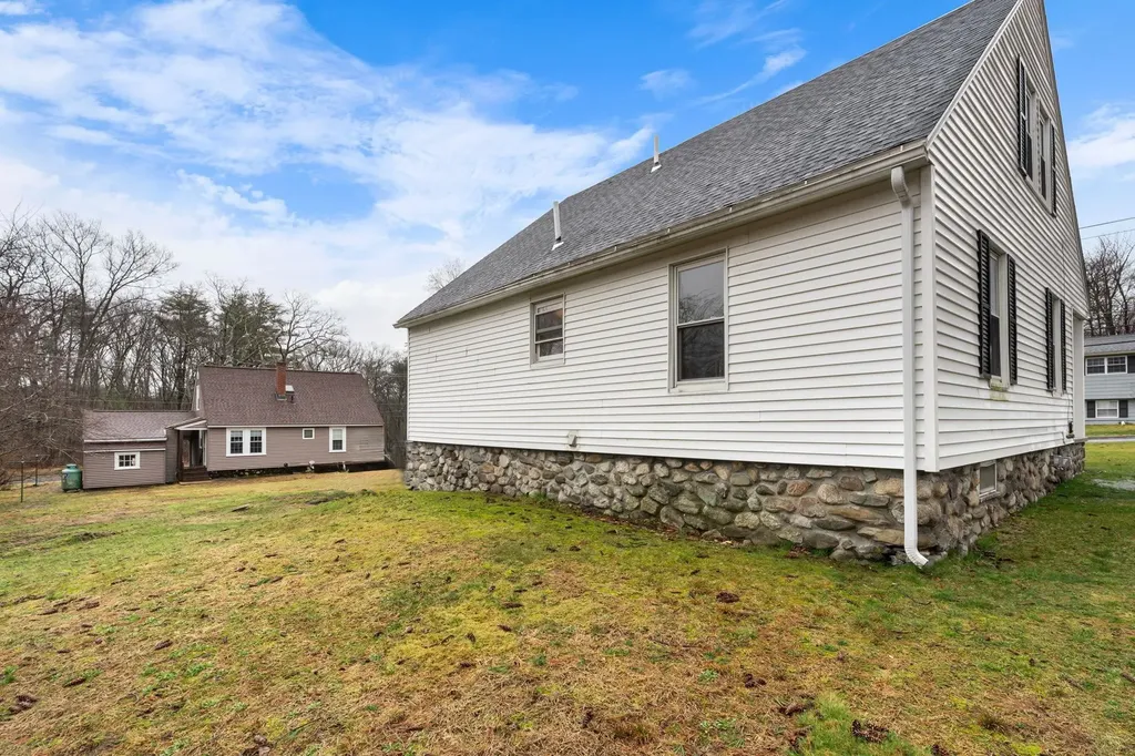 4 Taylor Street Salem NH 03079
