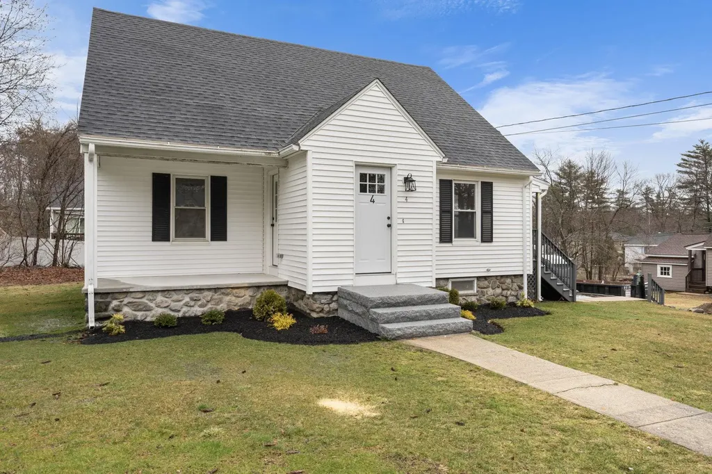 4 Taylor Street Salem NH 03079