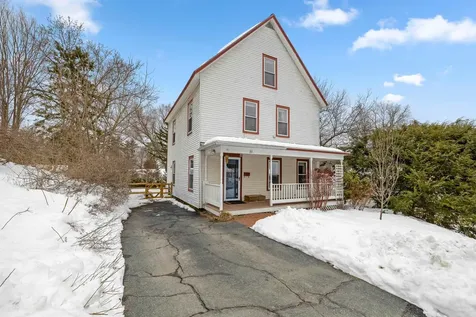 33 Third Avenue Hartford VT 05001