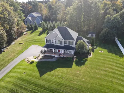 13 Priscilla Lane Londonderry NH 03053-3116
