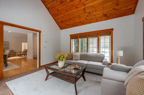 95 Spruce Lane New London NH 03257