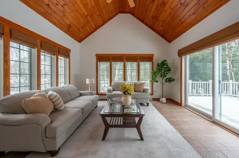 95 Spruce Lane New London NH 03257