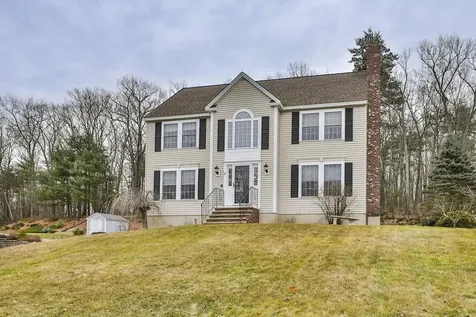 37 Virginia Court Hooksett NH 03106