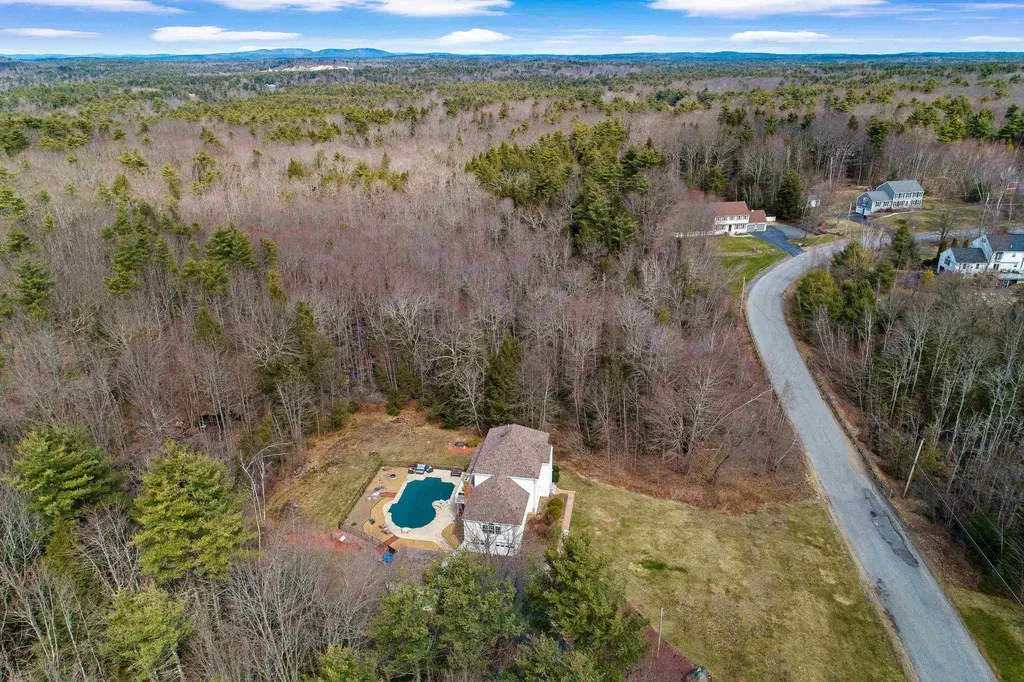 322 Meadow Fox Lane Chester NH 03036