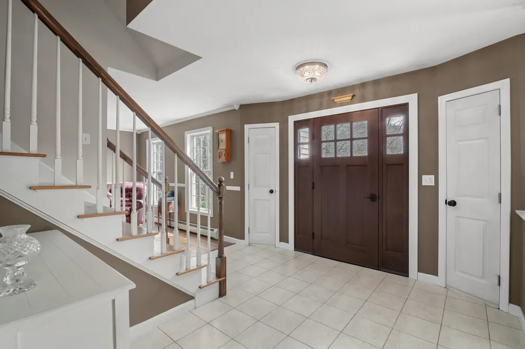 322 Meadow Fox Lane Chester NH 03036