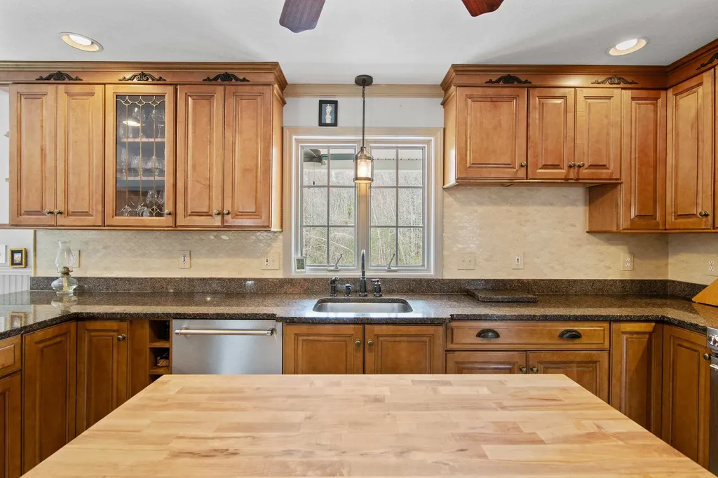 322 Meadow Fox Lane Chester NH 03036