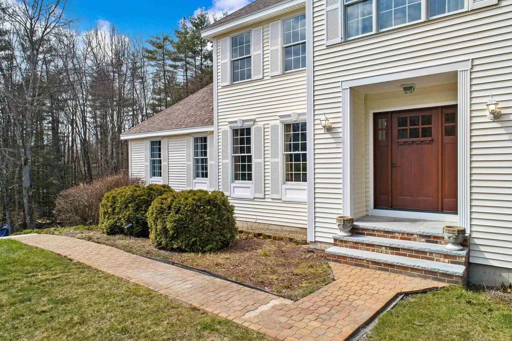 322 Meadow Fox Lane Chester NH 03036