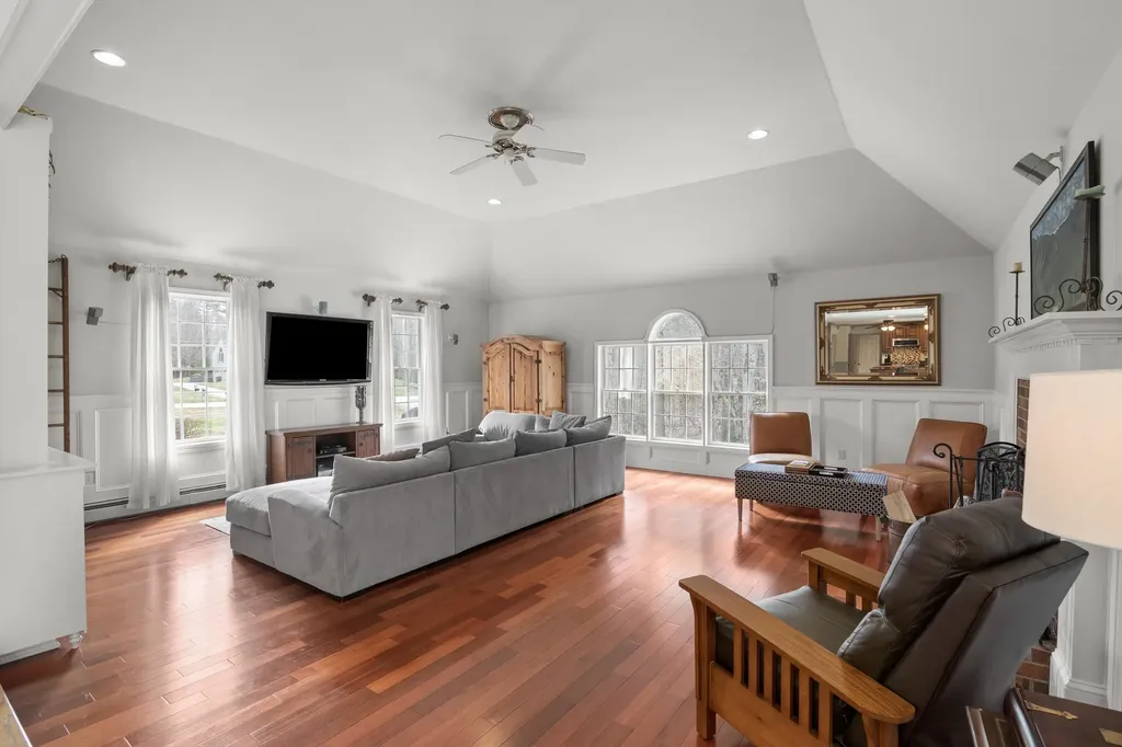 322 Meadow Fox Lane Chester NH 03036